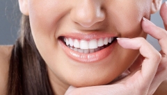 Стоматолог пояснив, які дві помилки призводить до того, що зуби жовтіють