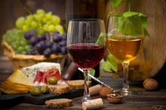 Більшість людей п’є вино неправильно: геніальний лайфхак допоможе повністю розкрити смак червоного та білого