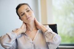 Як позбутися болю в шиї – 3 прості прийоми