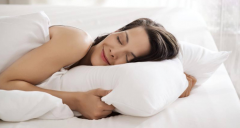 З подушкою чи без – як краще спати, щоб гарно виглядати і нормально себе почувати