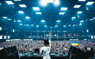 Всесвітньо відома українська DJ Miss Monique представила на Tomorrowland своє перше аудіовізуальне шоу BIORHYTHM