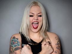 ELLE KING