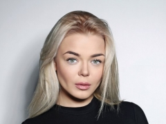 АЛІНА ГРОСУ