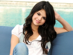 SELENA GOMEZ