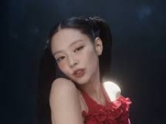 JENNIE (BLACKPINK)