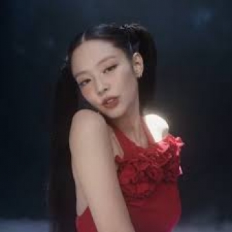 JENNIE (BLACKPINK)